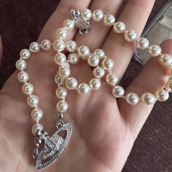 Vivienne Westwood Mini Bas Relief Pearl Choker - Picture 3 of 5